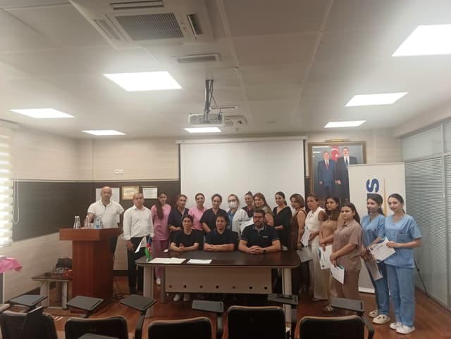 Mərkəzi Klinikada Tibb bacılarının təlim və inkişaf proqramları uğurla davam edir.