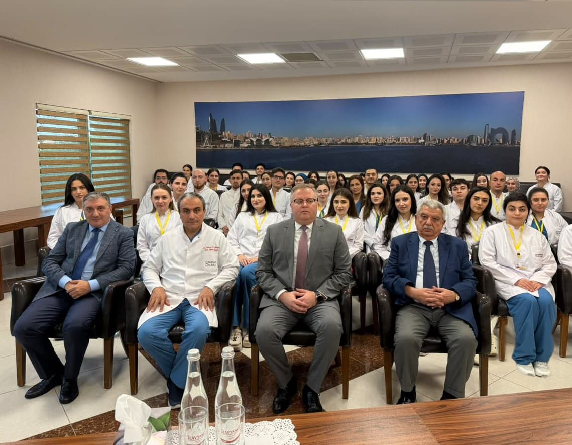 Mərkəzi Klinikada yeni qəbul olunmuş və artıq məzun olmuş həkim-rezidentlərlə görüş keçirilib.